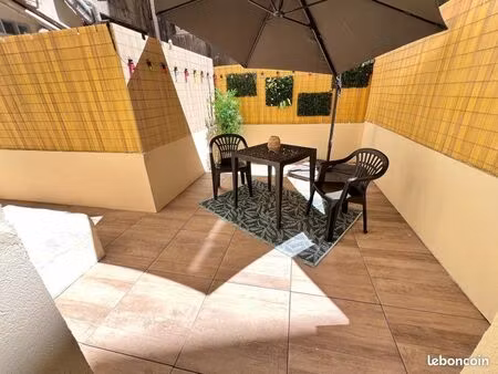 beau studio avec terrasse au vx port / cours estienne d’orves