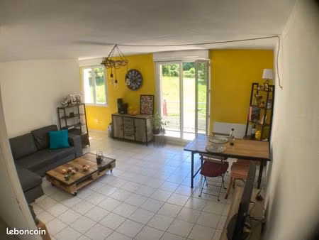 location t2-montmorot-49m2 balcon & parking