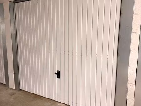 garage box 14m2 sécurisé