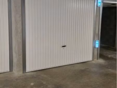 garage à louer divonne les bains
