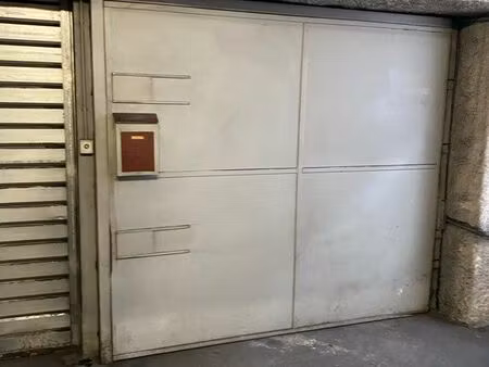 box garage fermé toulon champ de mars