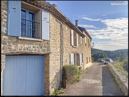 a louer à partir d'août  superbe maison t4 de 87.5 m2 en pierre  dans le beau village de g