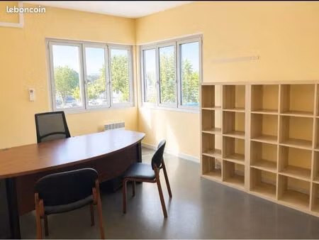 local commercial de 90 m2 emplacement premium la crau