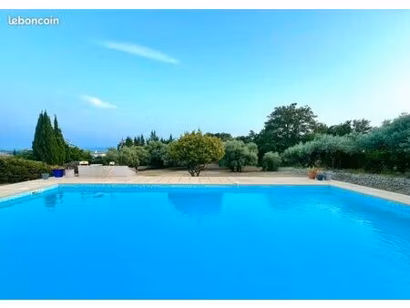maison 8 pièces 160m2  piscine 6 x 12 sur 4 650 m² constructible en zone ud à lorgues