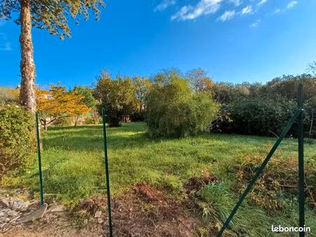 terrain 560 m² sollies pont
