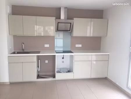 3 pieces récent avec parking