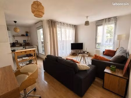 t2 43 m² — au pied métro laennec — garage + balcon — calme et lumineux