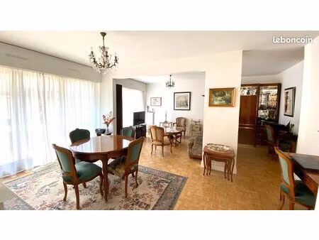 proche coulée verte  appartement 2-3 pièces au 5ème étage avec balcon filant de 8m60 sud-e