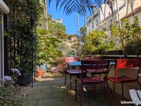 rare rue daguerre – 2p traversant + terrasse 21 m² – refait à neuf