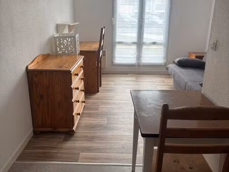 location studio meublé