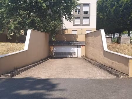 ? box fermé et sécurisé de 15 m² à louer – angers/belle-beille