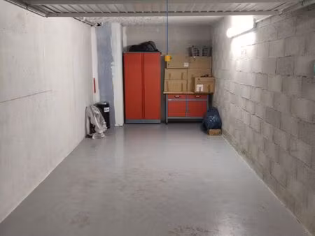 garage / box 19 m² – sécurisé – électricité