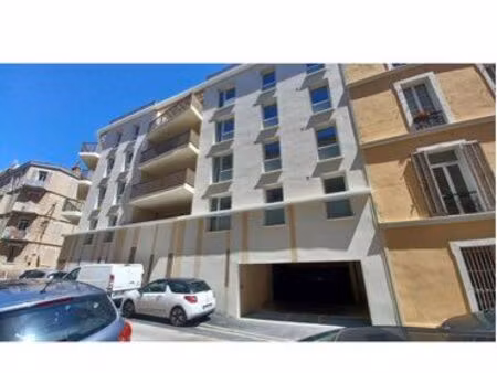 parking double en enfilade
