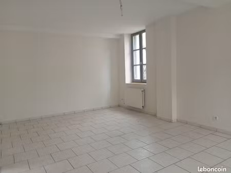 maison t4 à louer - petite cour privative