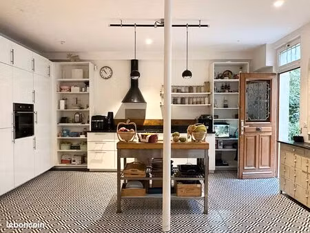 loft/atelier/surface 5 pièces 129 m²