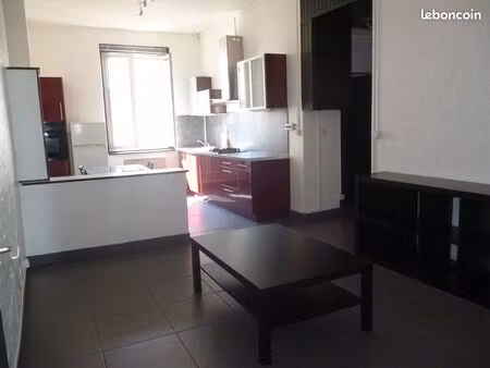 part dieu superbe f2 traversant 44.45m2 grande chambre séparée