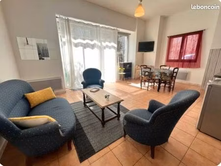 t2 meublé avec 2 espaces de couchage