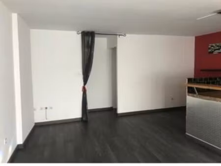 appartement centre avec un stationnement