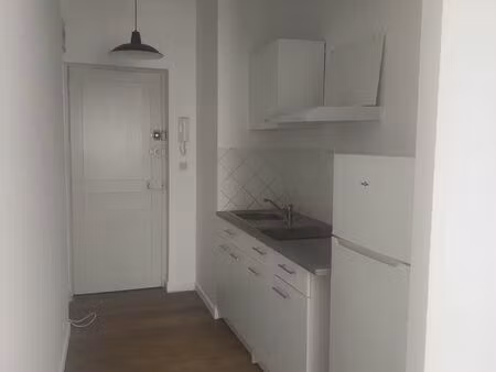 à vendre en exclusivité– studio sur le port de sanary-sur-mer
