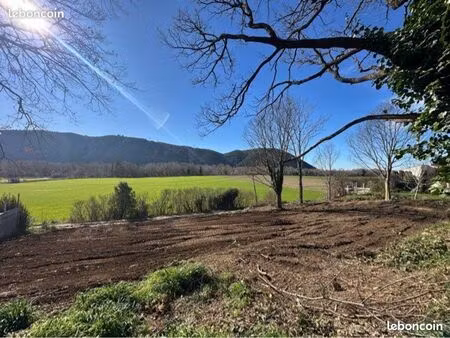 terrain constructible de 920 m2 _ hameau de saint pancrace _ 180 000