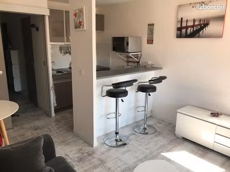 beau studio meublé avec terrasse