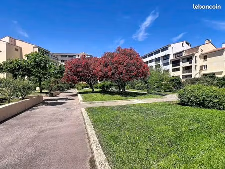 fréjus – studio vendu meublé  idéal investissement ou pied-à-terre