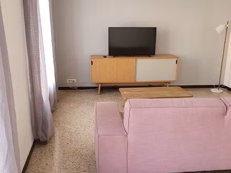 à louer – superbe t3 meublé de 80 m² avec terrasse de 60 m² et garage – manosque