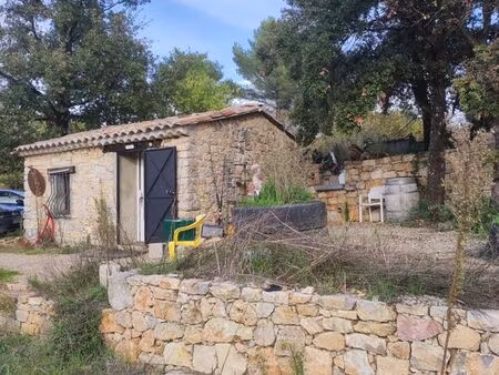 lorgues  cabanon à vendre situé sur 4700 m2 de terrain