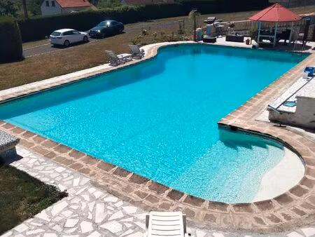 rare -terrain à bâtir 3400m2 avec piscine -bourg et comin