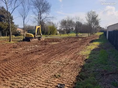 terrain 300 m² le luc