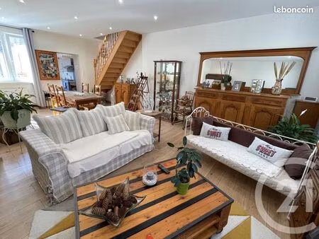 immeuble 170 m² guise