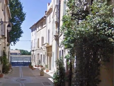 maison de ville en pierre de taille avec terrasse-arles