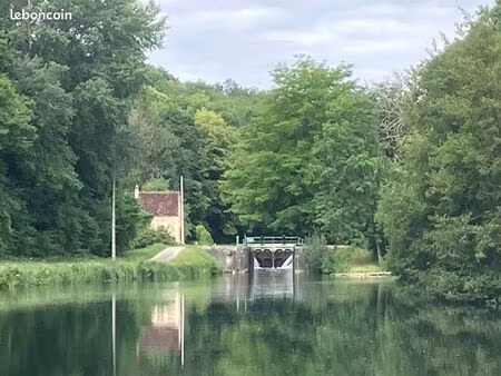 terrain de loisirs au bord de l’yonne