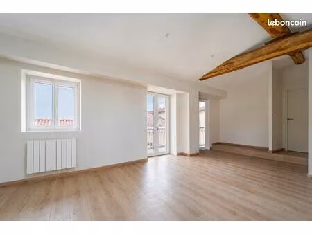 craponne centre – duplex t3 rénové en 2024 – 64 55 m² – 2 terrasses – 2 stationnements pri