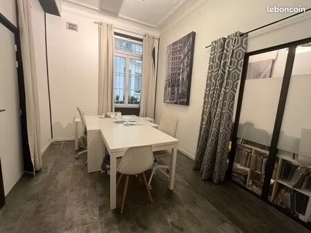 bureau fermé à louer dans espace de coworking