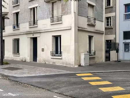 local 67m2  827/hc /ht /mois