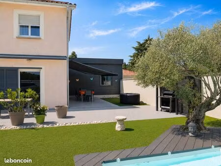 ? meximieux – maison familiale 141 m² – 5 chambres / 6 pièces – piscine chauffée – panneau