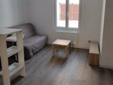 location studio meublé
