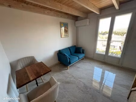 duplex rénové – vue village – 5 min sainte-maxime
