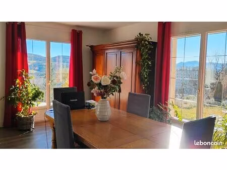 maison de plain-pied rénovée – 3 chambres – sous-sol complet – vue exceptionnelle