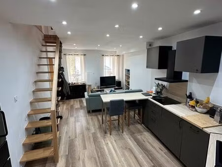 maison de ville avec extérieur