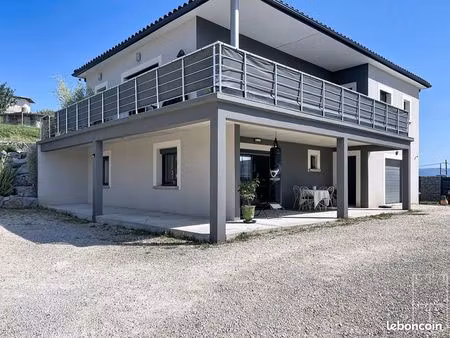 villa 6 pièces 150 m²