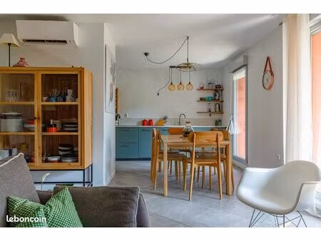 t4 lumineux avec terrasse – 87m² - centre collonges-au-mont-d’or