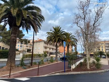 t3 meublé – plein centre de saint-aygulf – parking & terrasse