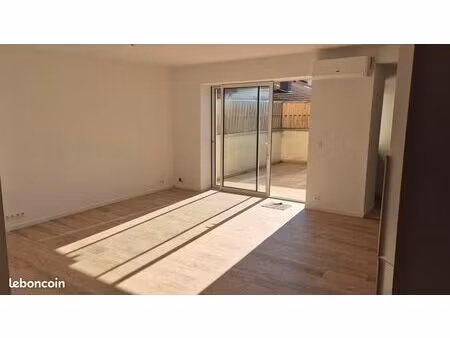 t4 traversant est-ouest neuf climatisé avec terrasse 20m²  cave 18m² et balcon
