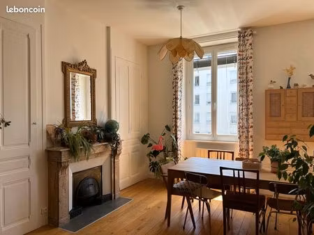 vente - charmant t3 rénové – 65 m2 - place rouget de l'isle – lyon 3ème