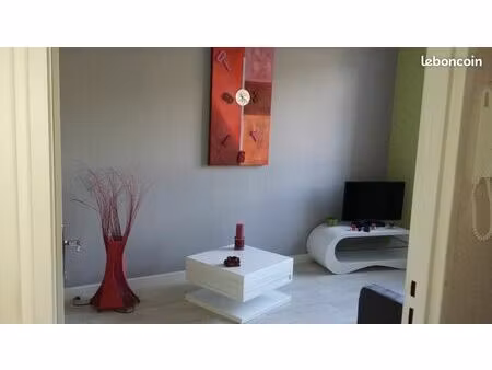 studio 26 m² – 340 + 50 charges – parking + cave