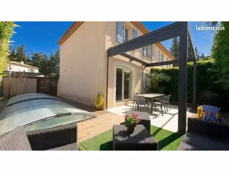 maison climatisée avec piscine