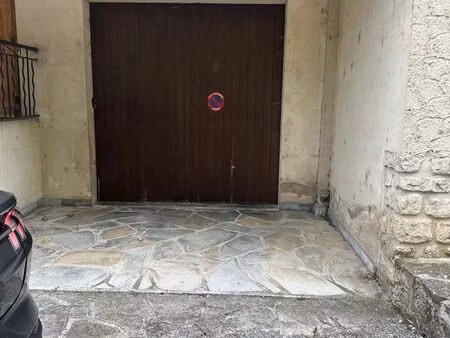garage / local de stockage à louer – 70 m² – forcalquier