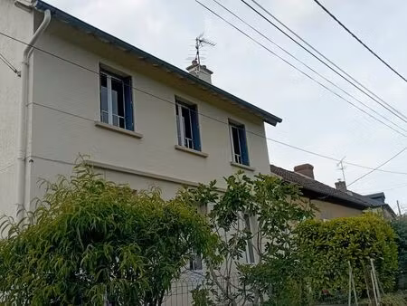 maison meublée à l'année avec grand jardin arboré au calme